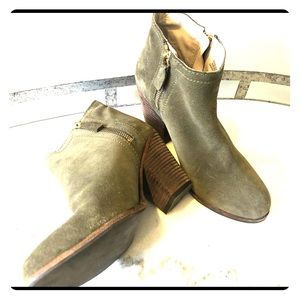 Boden stacked heal moss green booties size 37